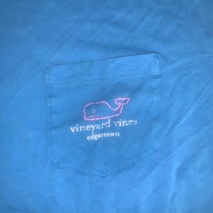 Women’s blue vineyard vines tee